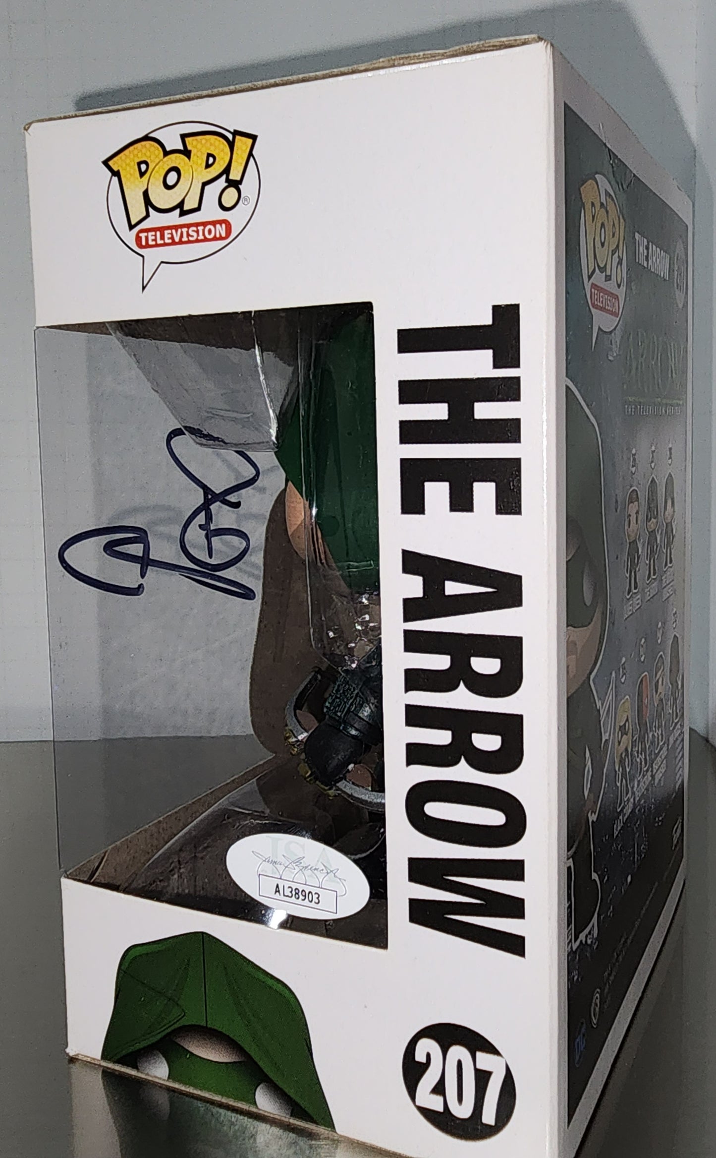 THE ARROW FUNKO POP 207- Signed by Stephen Amell